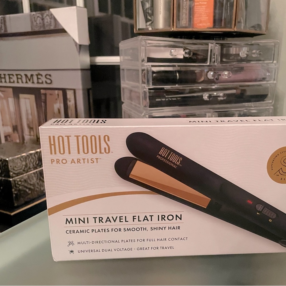 Hot tools mini travel flat iron